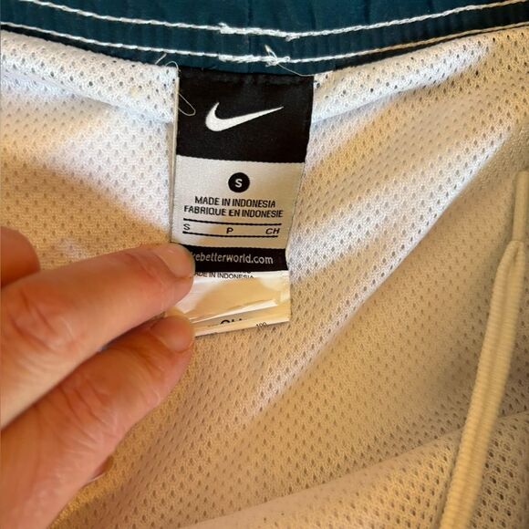 Nike White Swim Trunks Swim Shorts Men’s Size Small Mesh Lining And Pockets - Picture 7 of 10